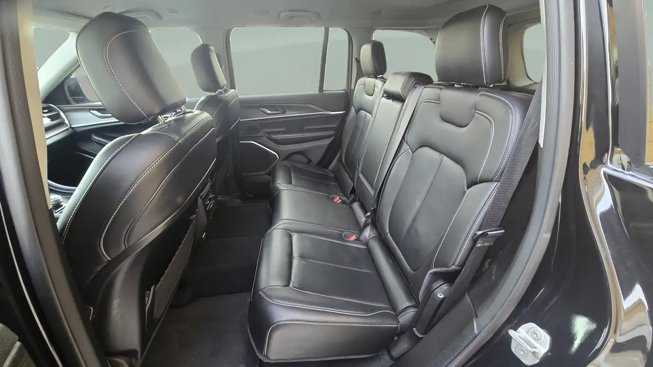 Jeep Grand Cherokee - Image 16
