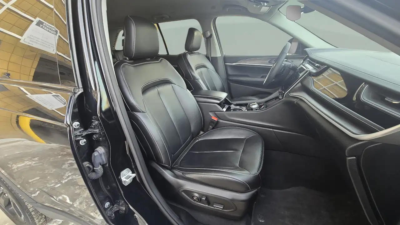 Jeep Grand Cherokee - Image 18
