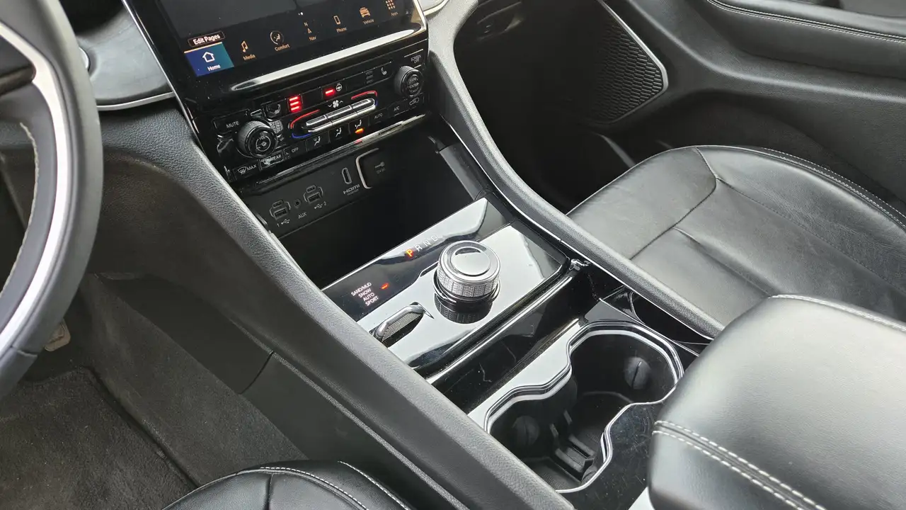 Jeep Grand Cherokee - Image 12