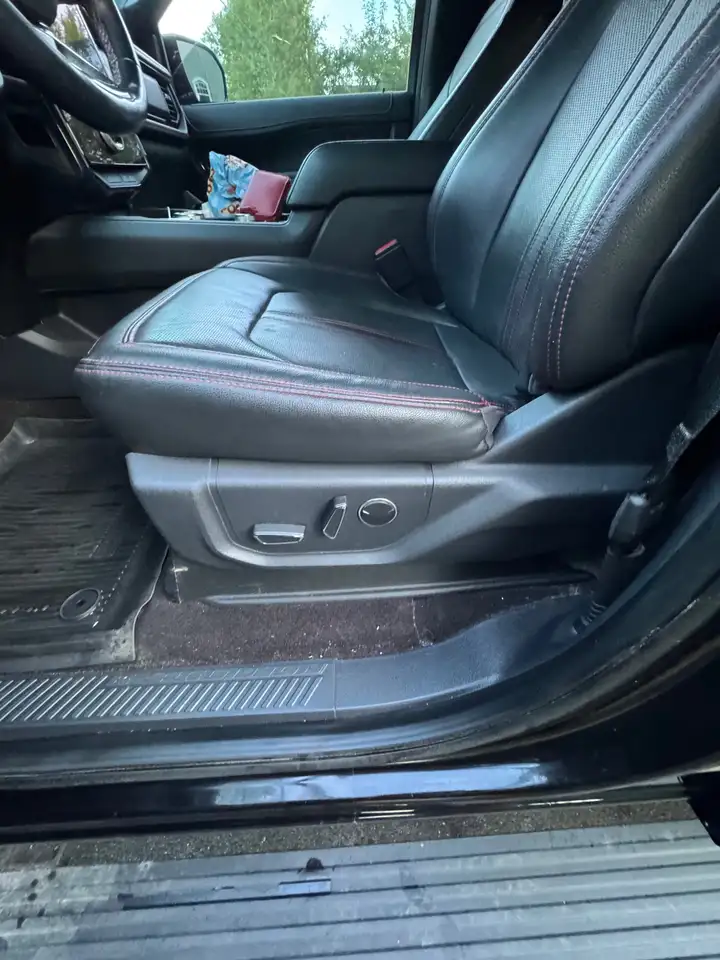 Ford Expedition - Image 6