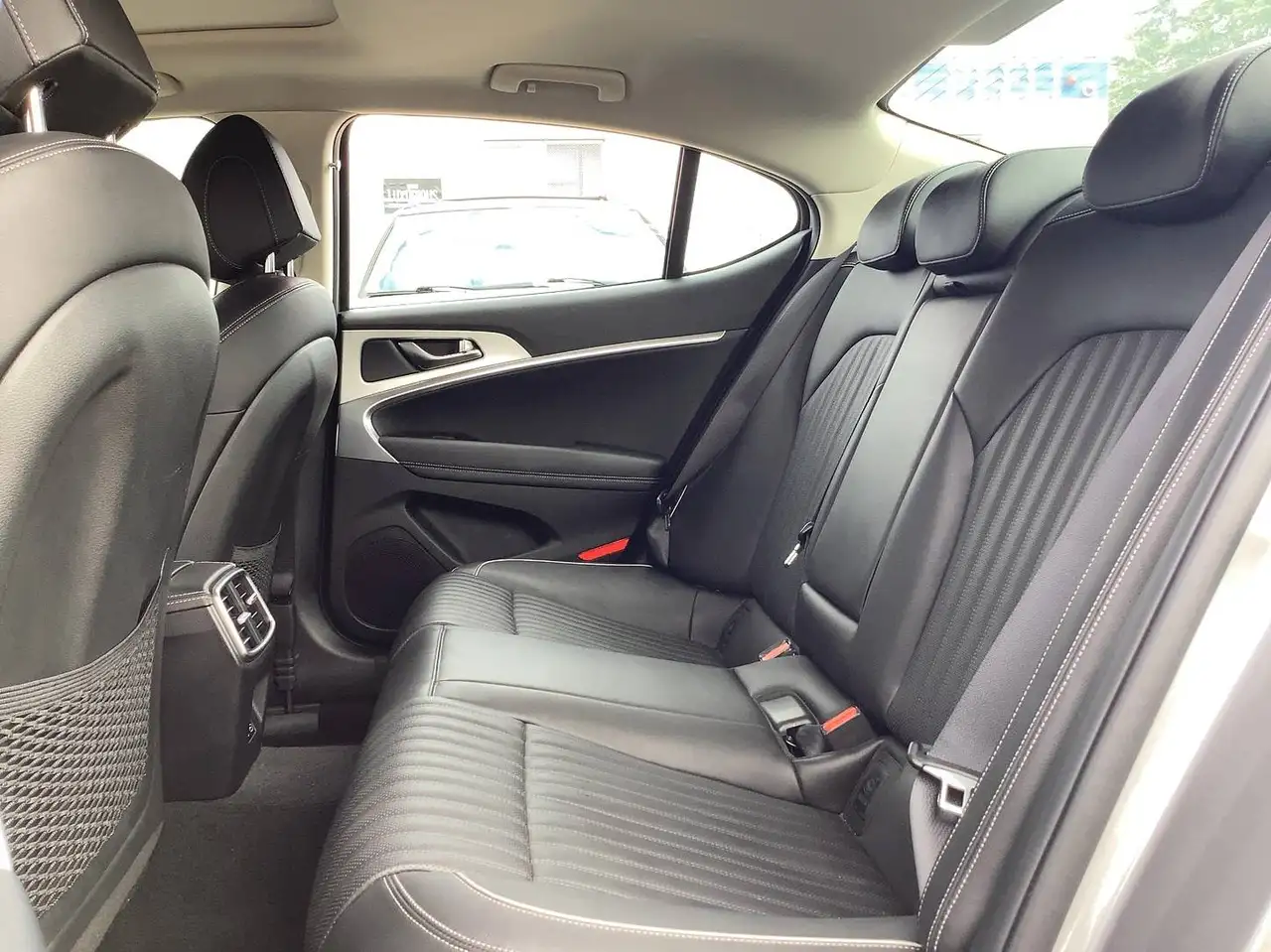 Genesis G70 - Image 20