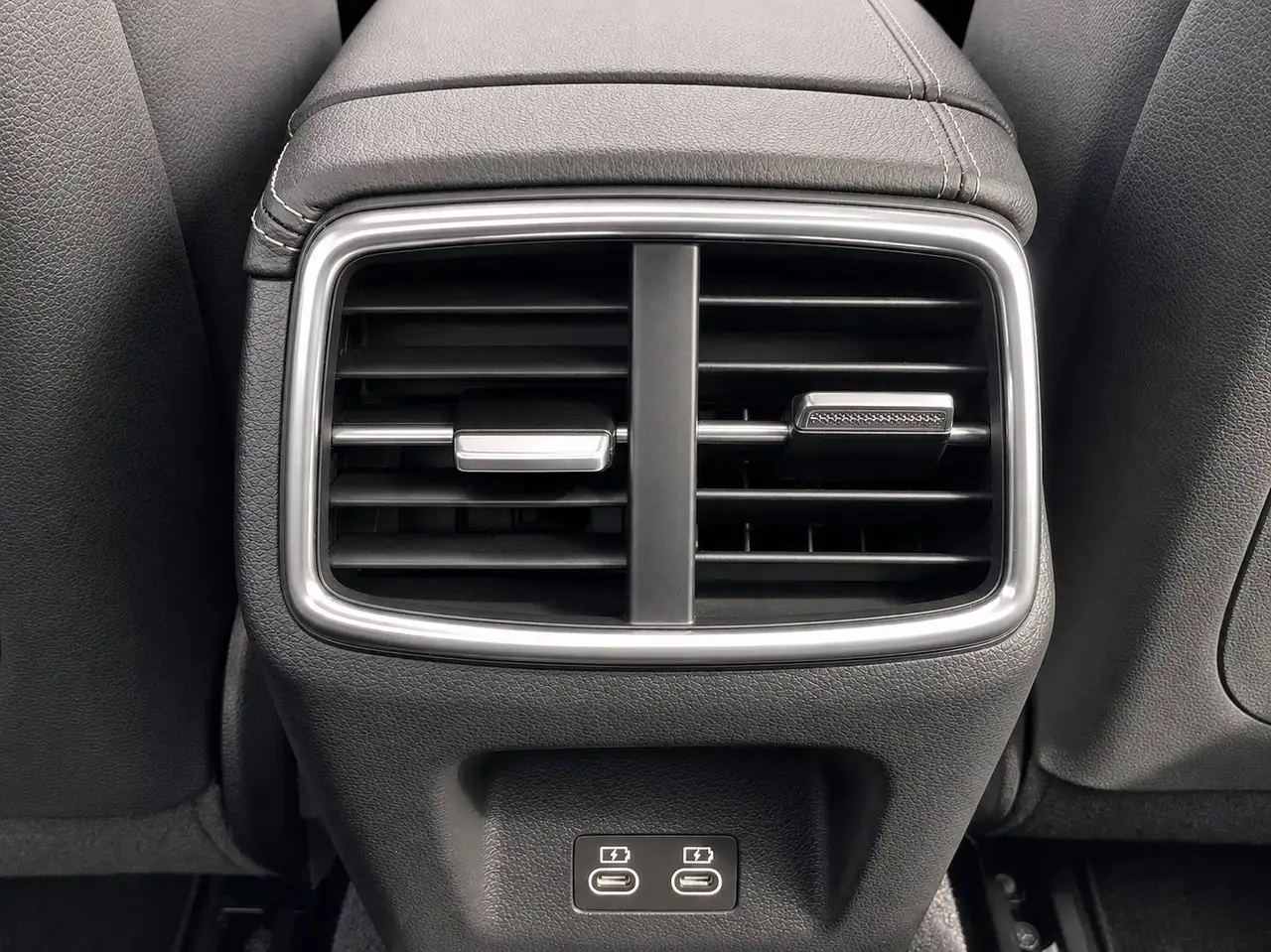 Genesis G70 - Image 10