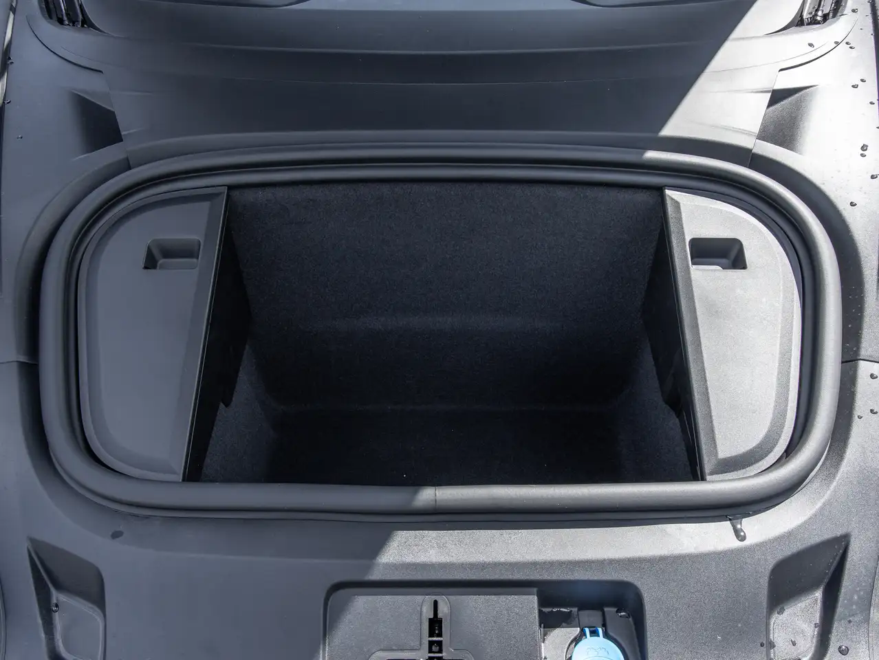 Porsche Taycan - Image 12