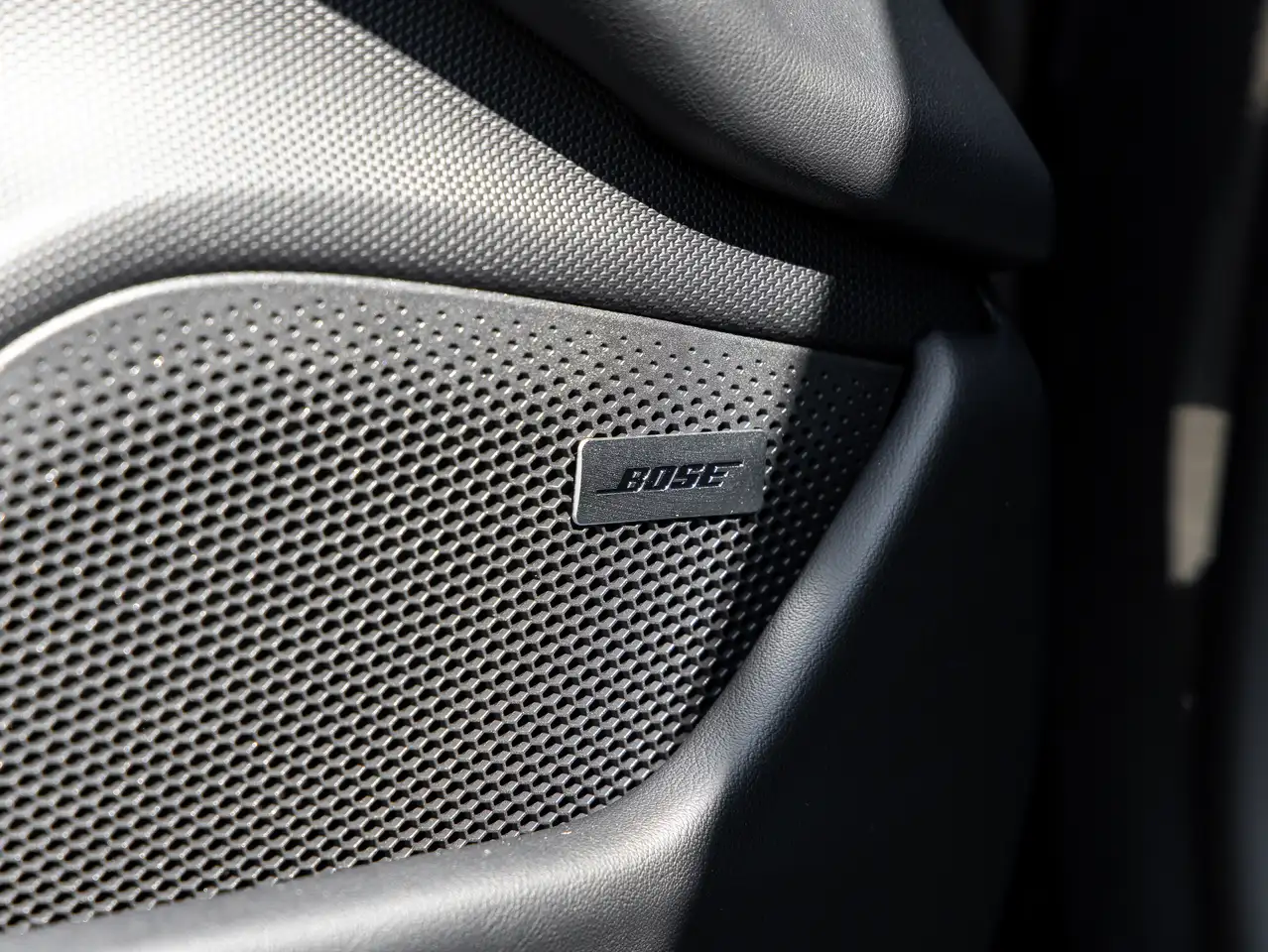 Porsche Taycan - Image 33