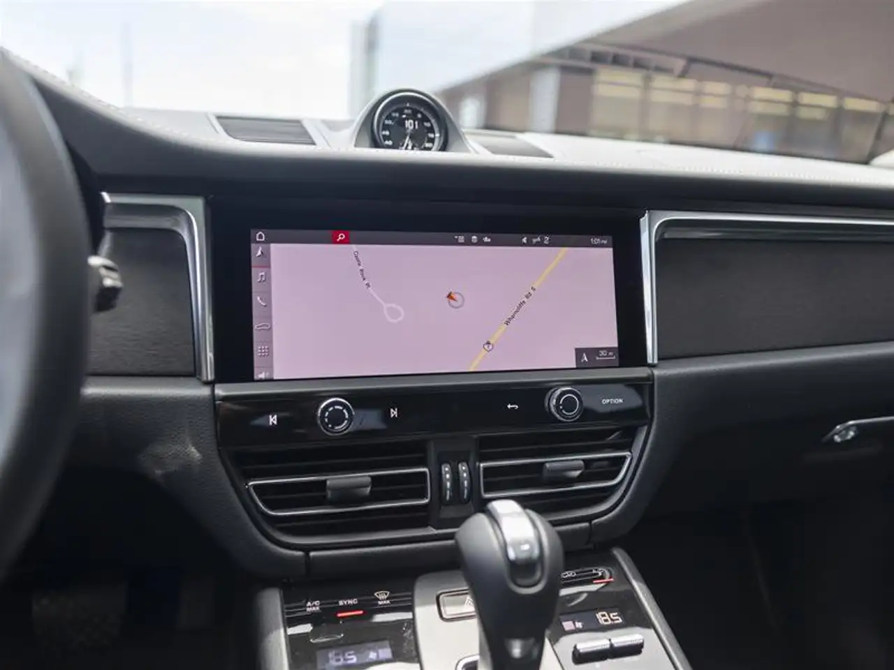 Porsche Macan - Image 35