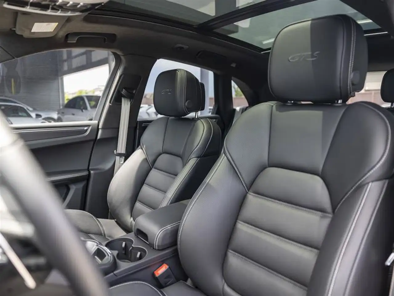 Porsche Macan - Image 21
