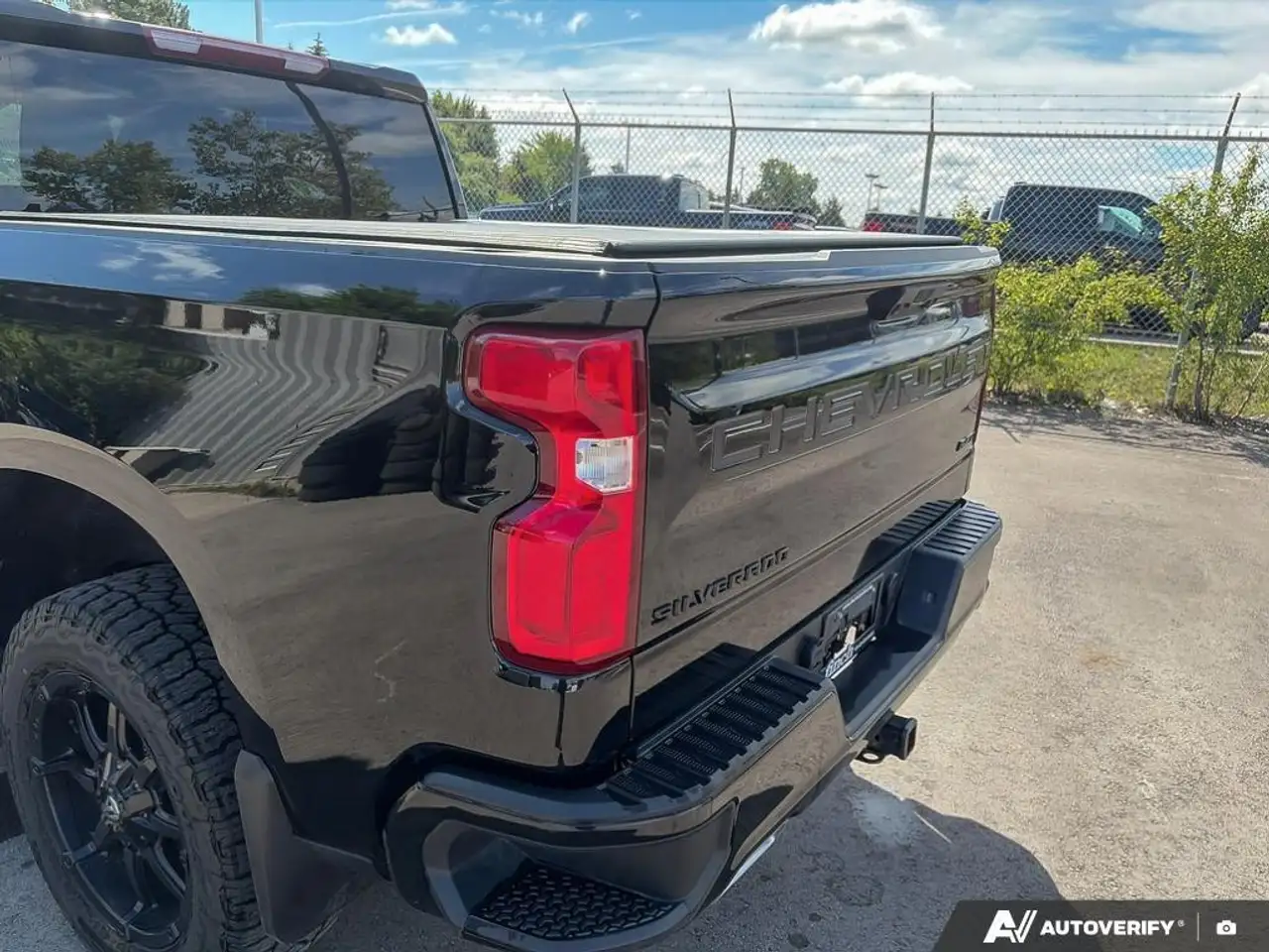 Chevrolet Silverado 1500 - Image 11