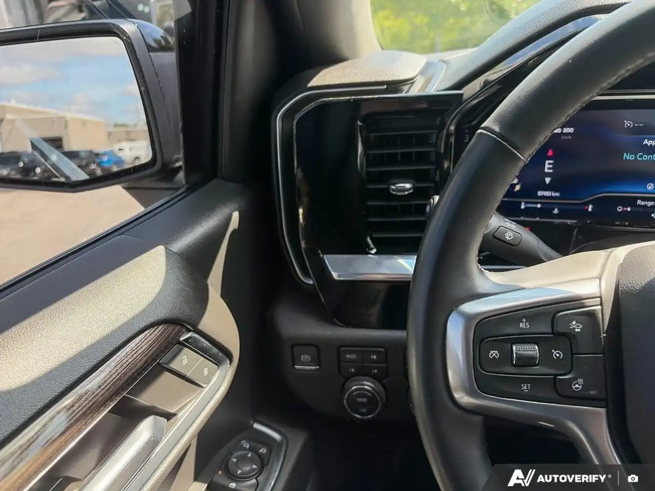 Chevrolet Silverado 1500 - Image 17