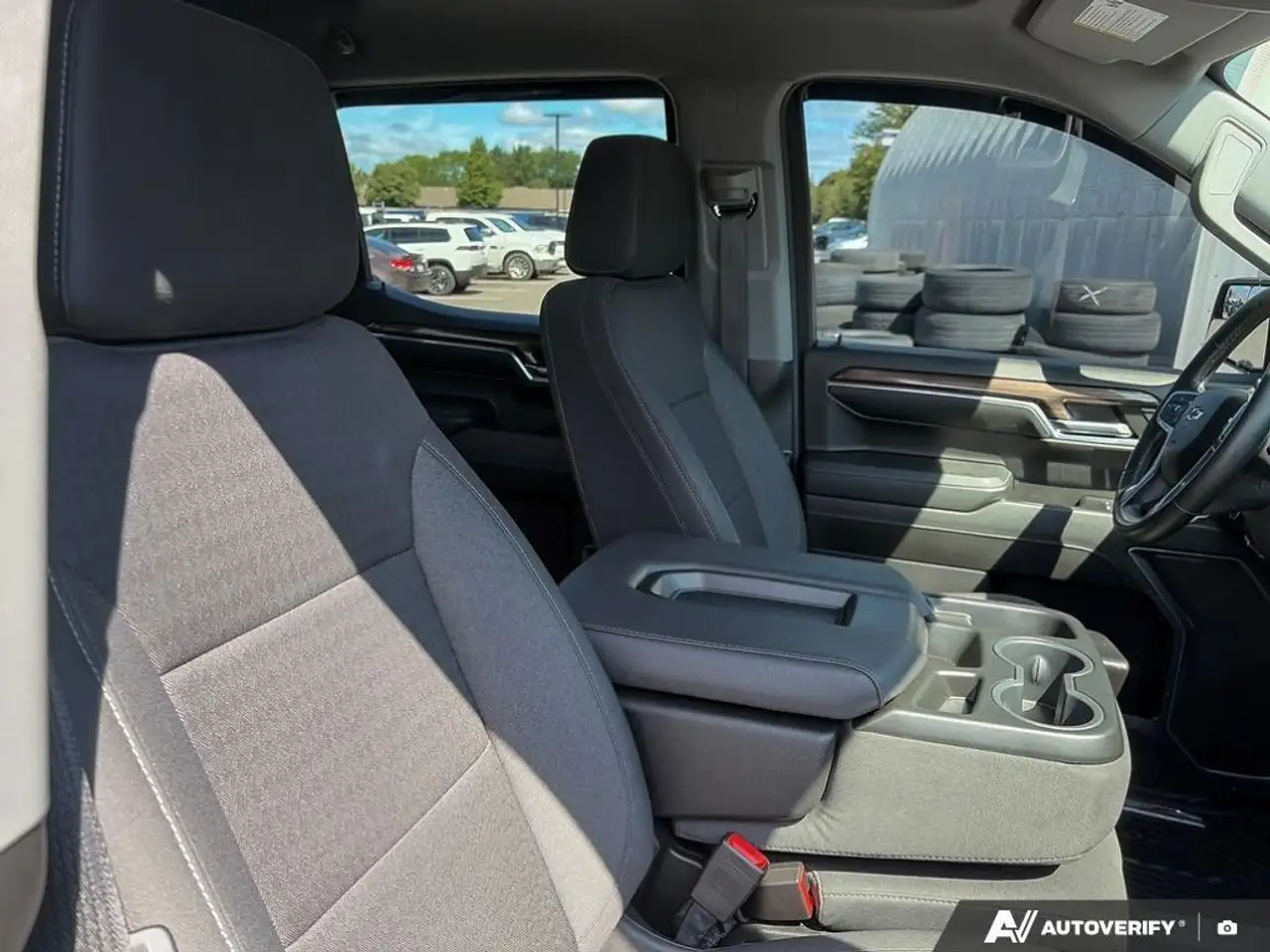 Chevrolet Silverado 1500 - Image 21