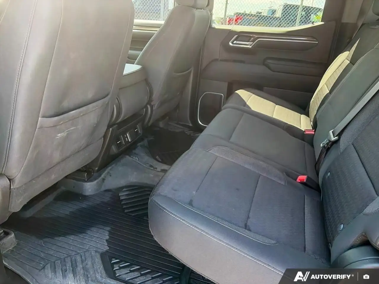 Chevrolet Silverado 1500 - Image 22