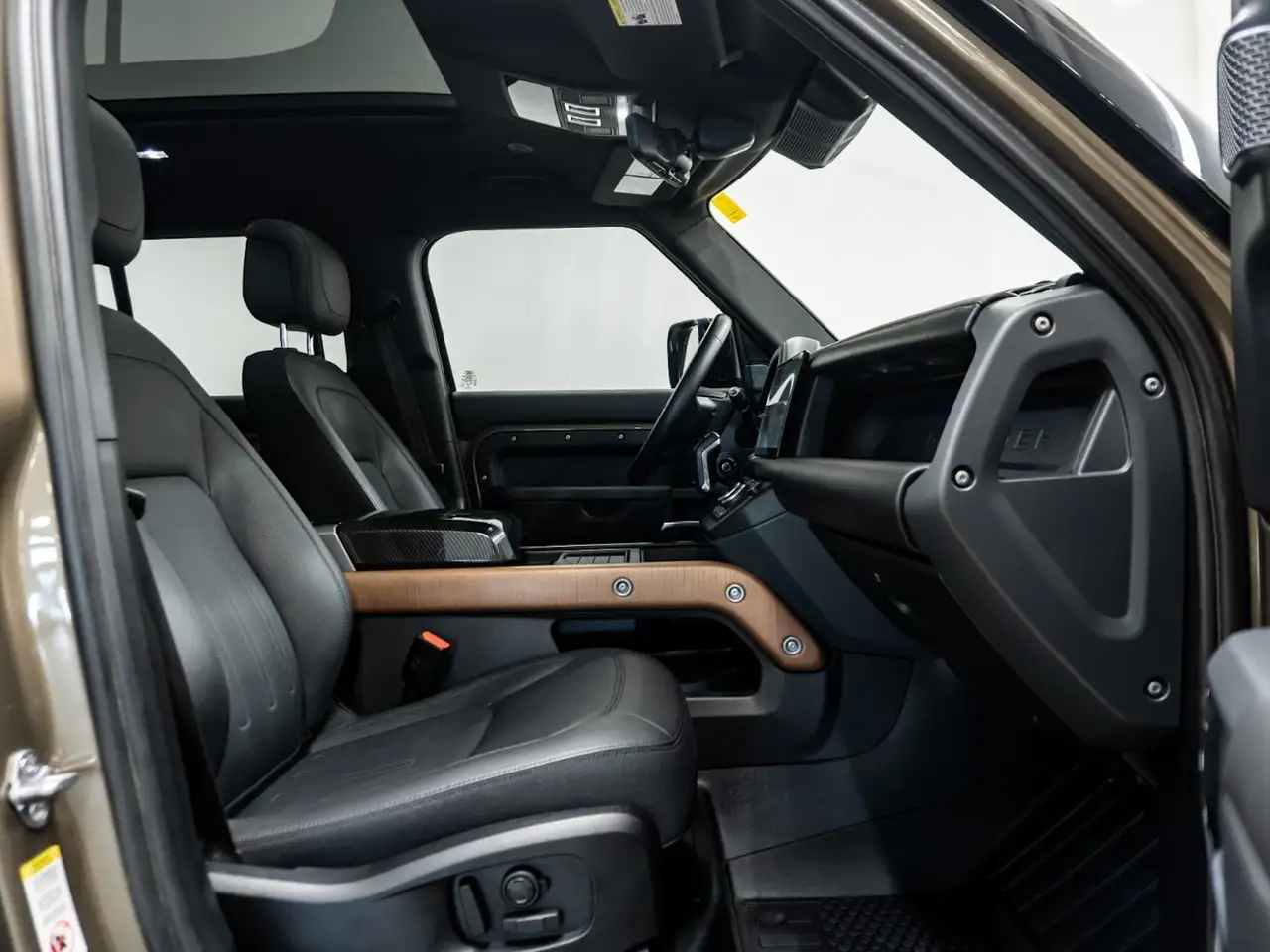 Land Rover Defender - Image 5