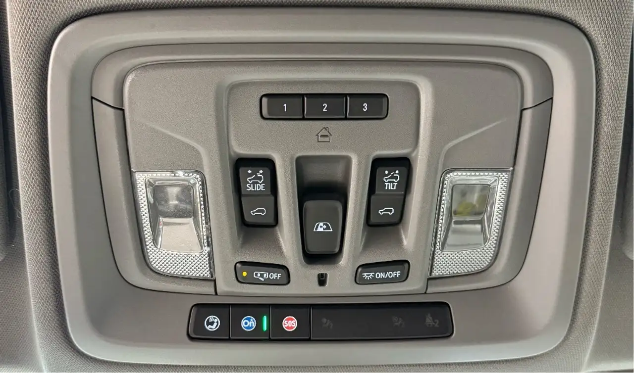 Chevrolet Silverado 1500 - Image 18