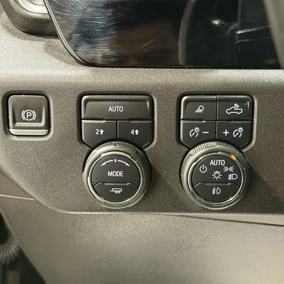 Chevrolet Silverado 1500 - Image 13
