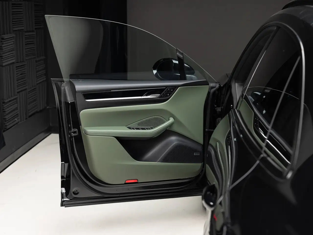 Porsche Macan - Image 24