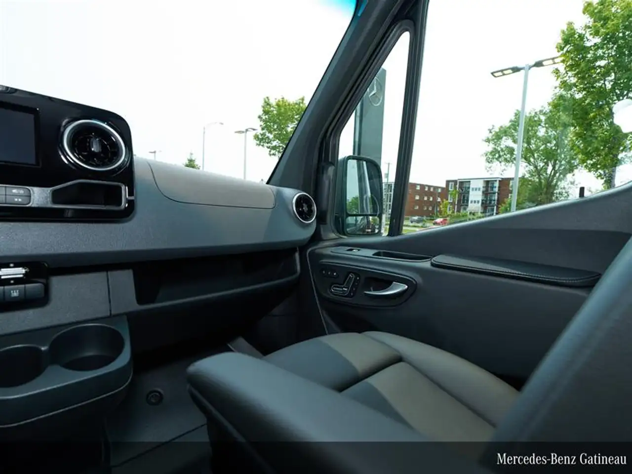 Mercedes-Benz Sprinter - Image 34