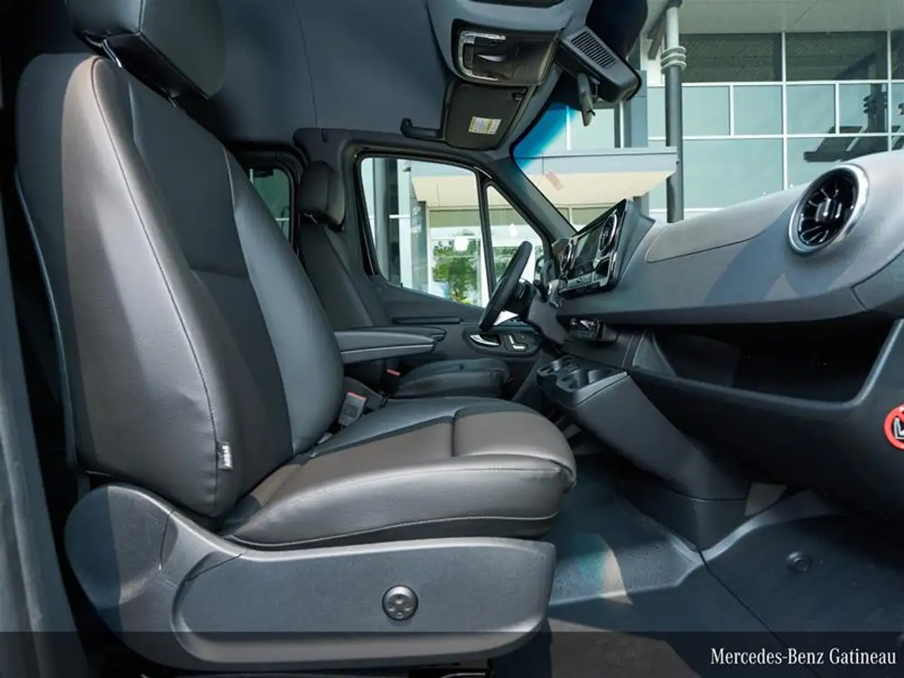Mercedes-Benz Sprinter - Image 20