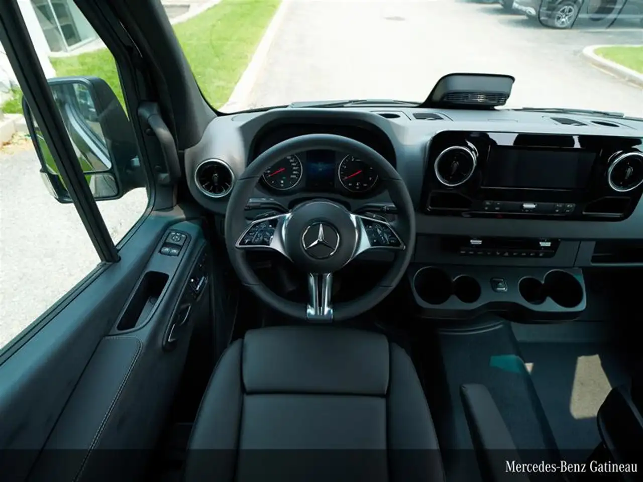 Mercedes-Benz Sprinter - Image 16