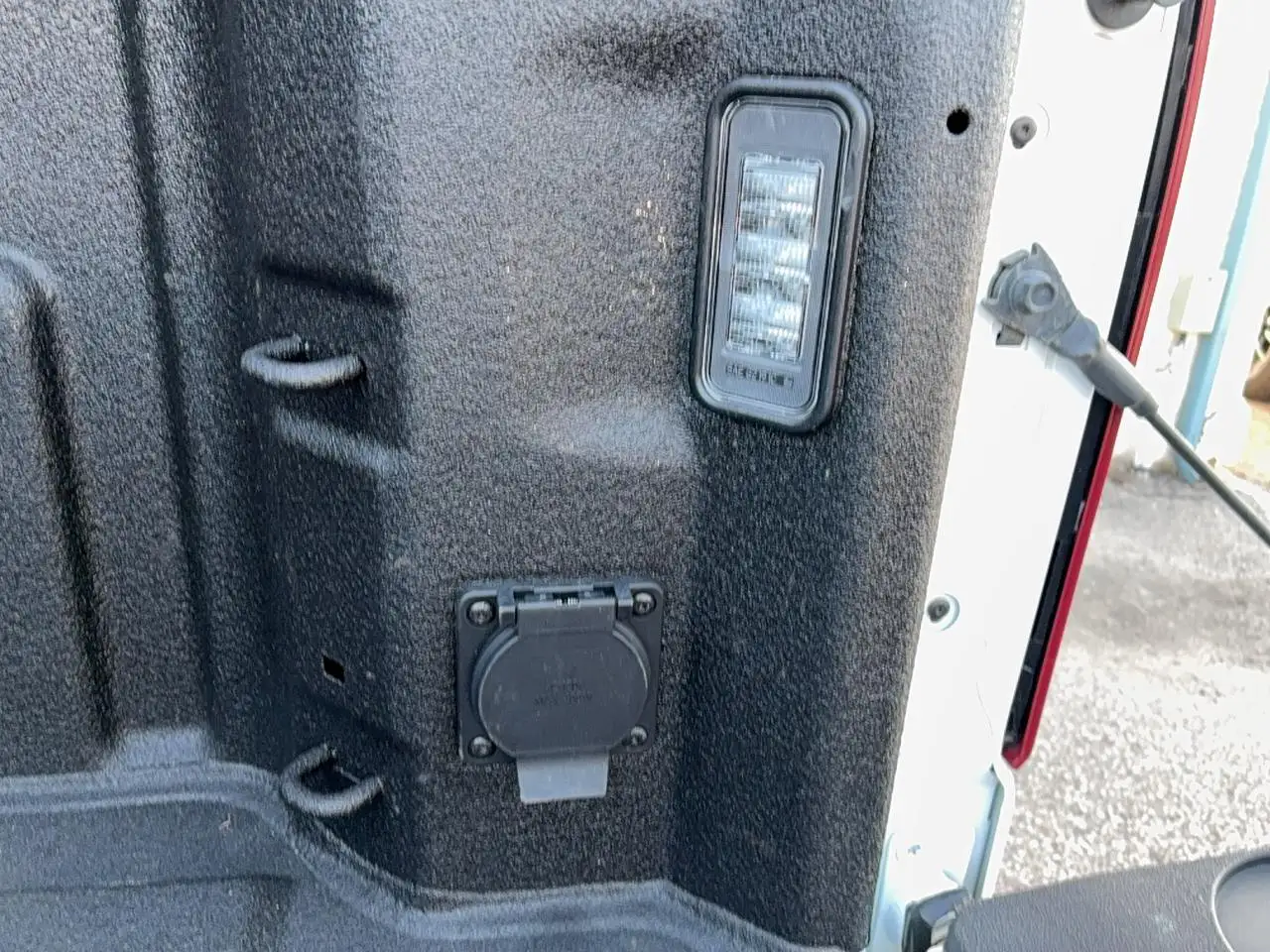 Chevrolet Silverado 1500 - Image 25