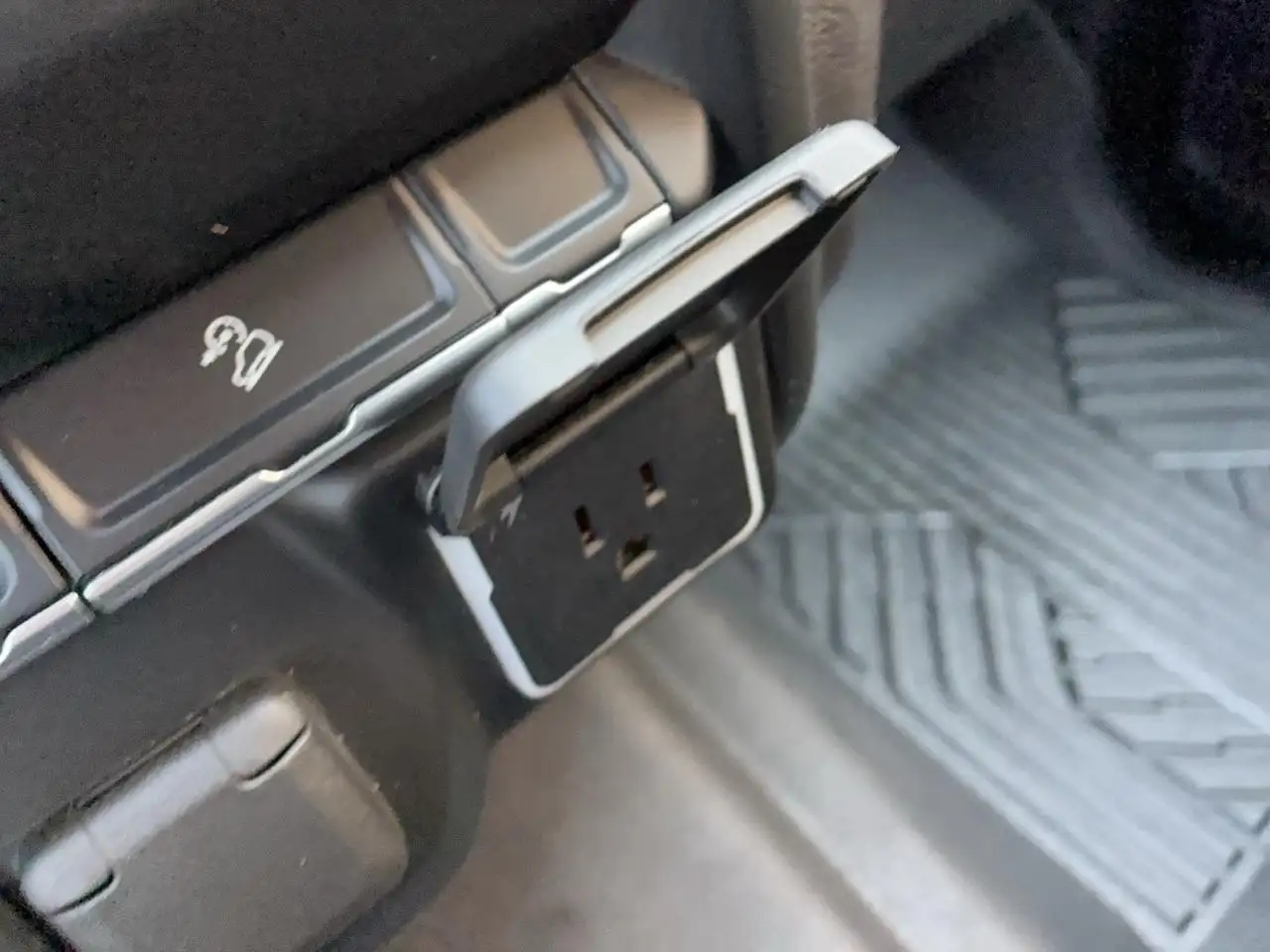 Chevrolet Silverado 1500 - Image 21