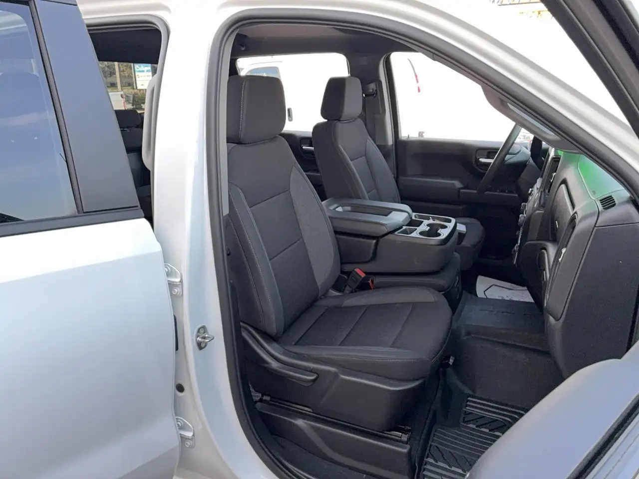 Chevrolet Silverado 1500 - Image 11