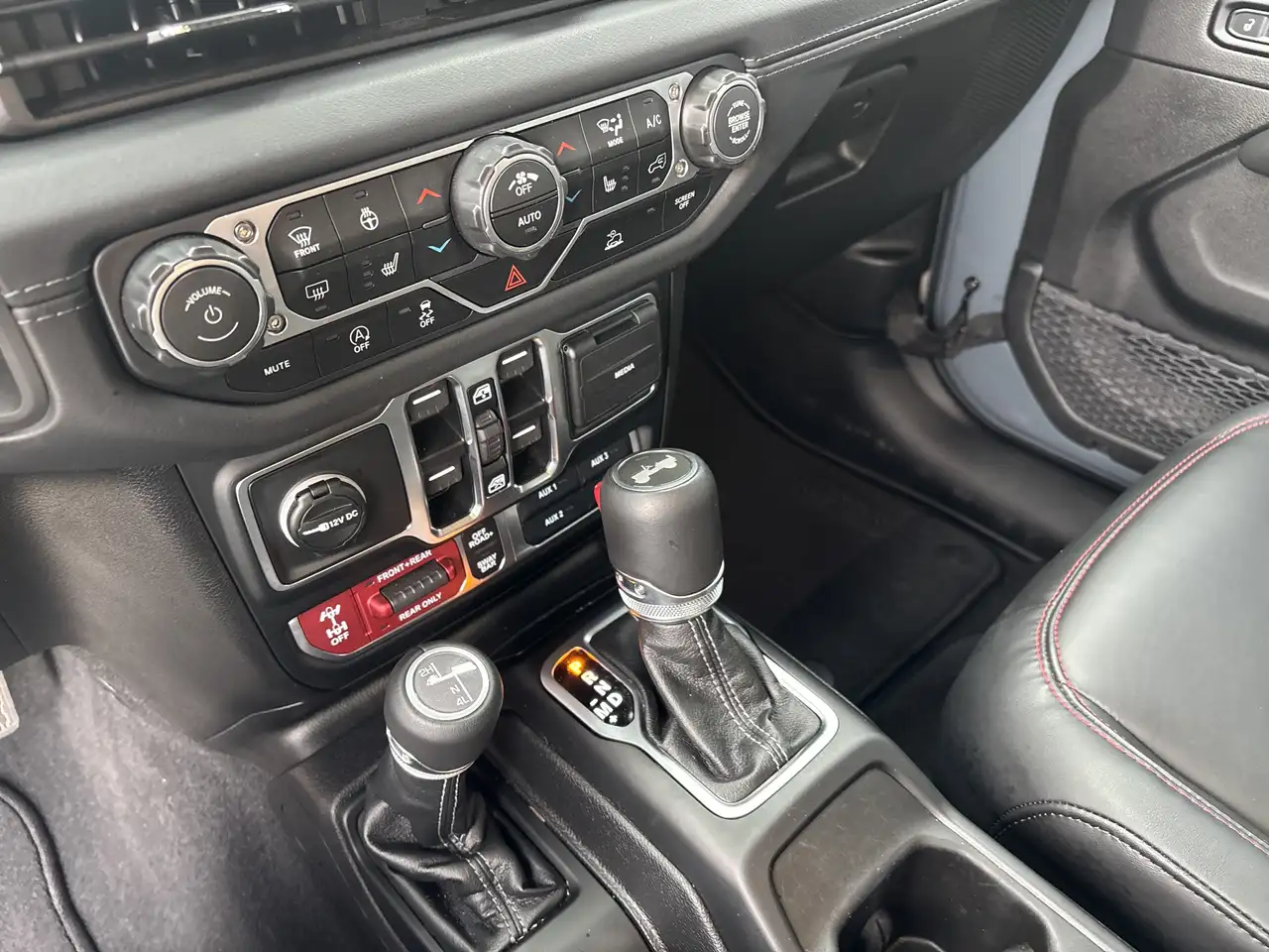 Jeep Wrangler - Image 19