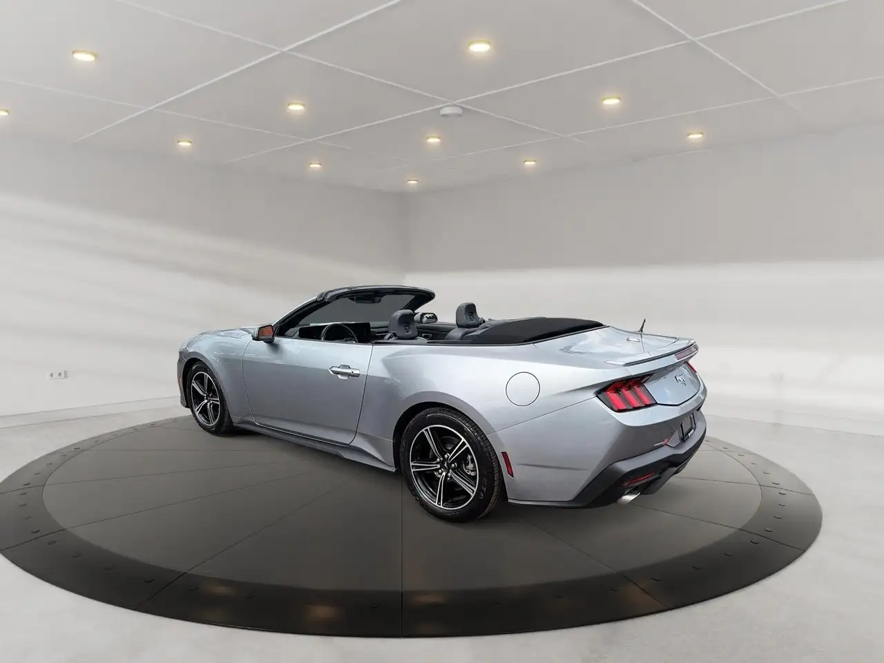 Ford Mustang - Image 7