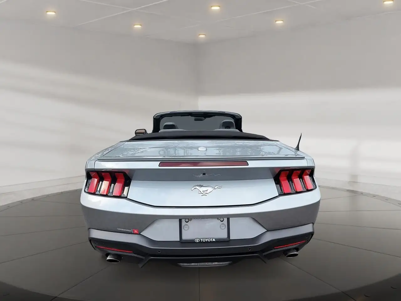 Ford Mustang - Image 6