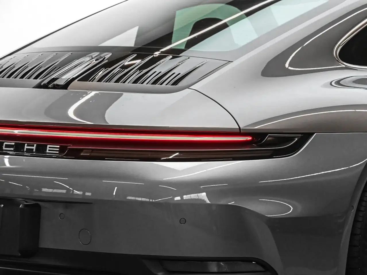 Porsche 911 - Image 12
