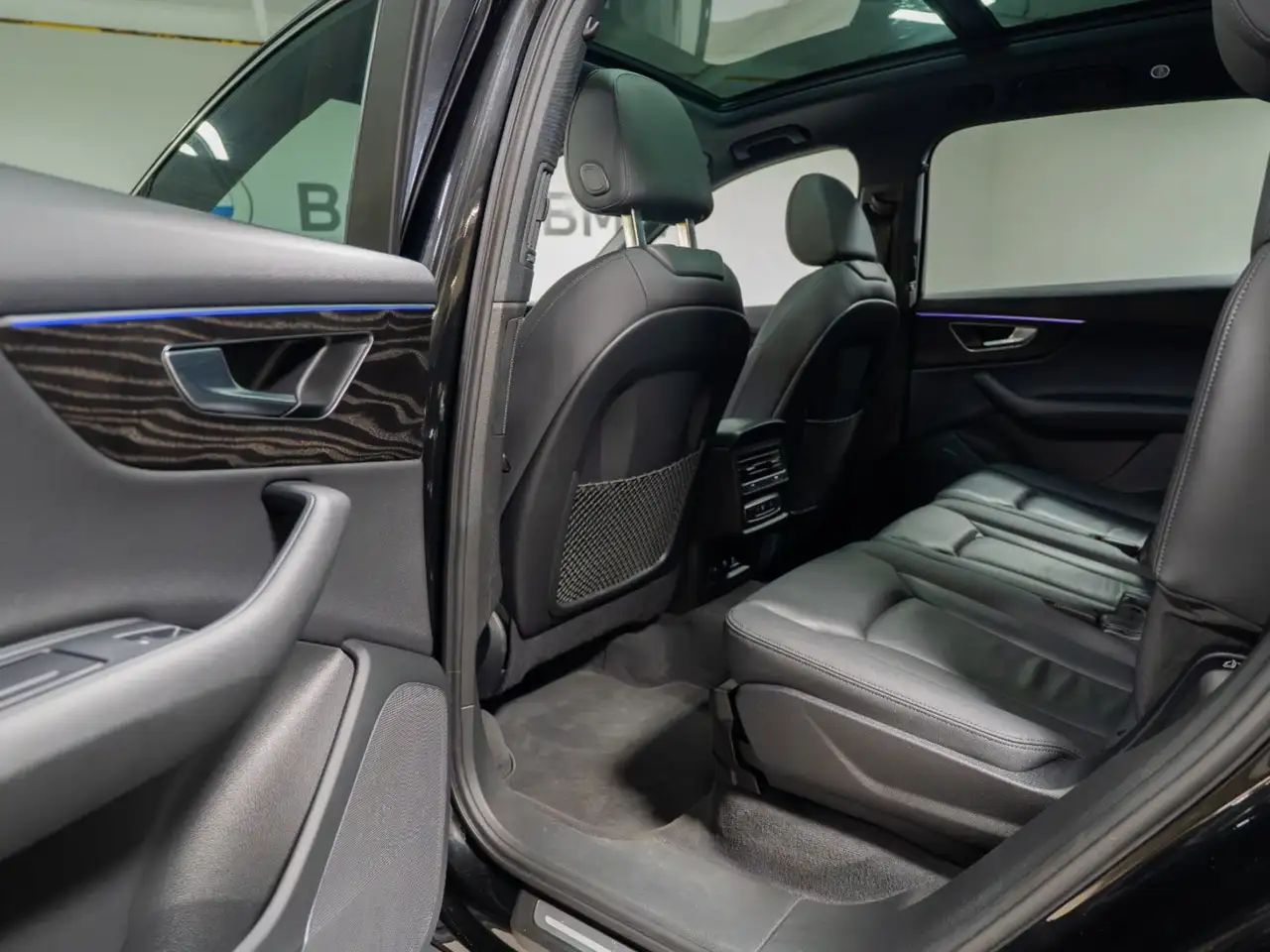 Audi Q7 - Image 30