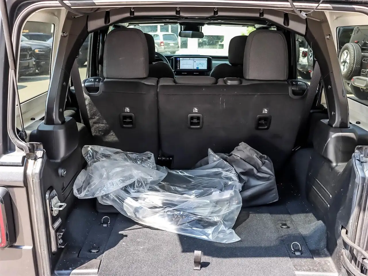 Jeep Wrangler - Image 16