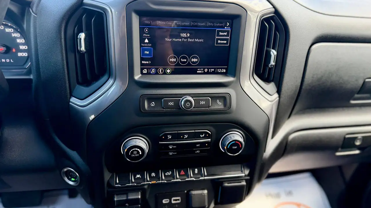 Chevrolet Silverado 1500 - Image 15