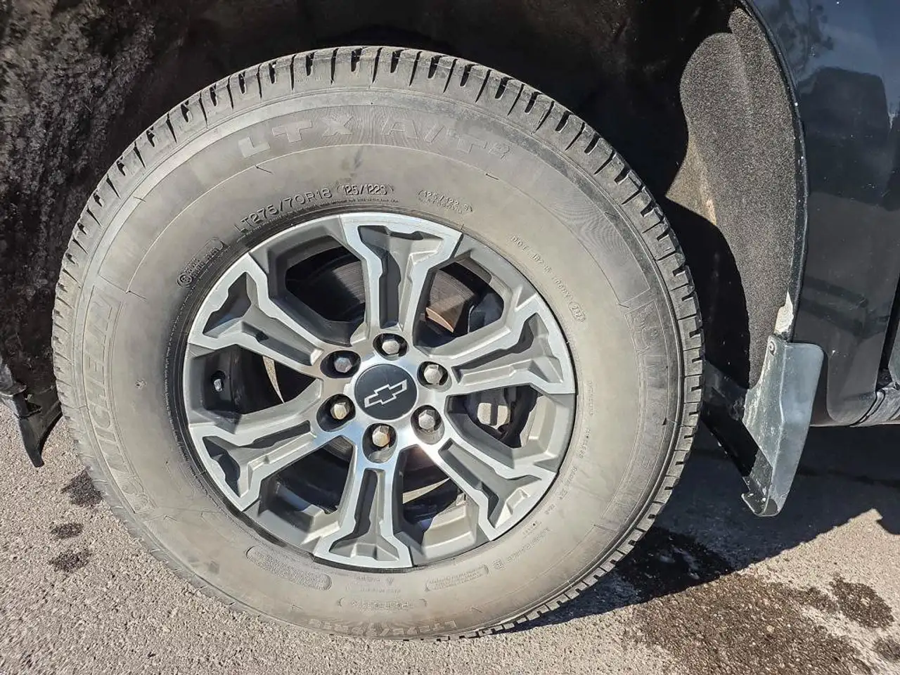 Chevrolet Silverado 1500 - Image 18
