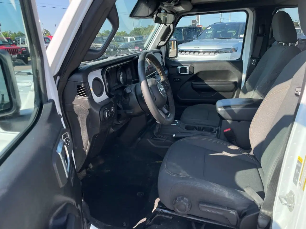 Jeep Wrangler - Image 10