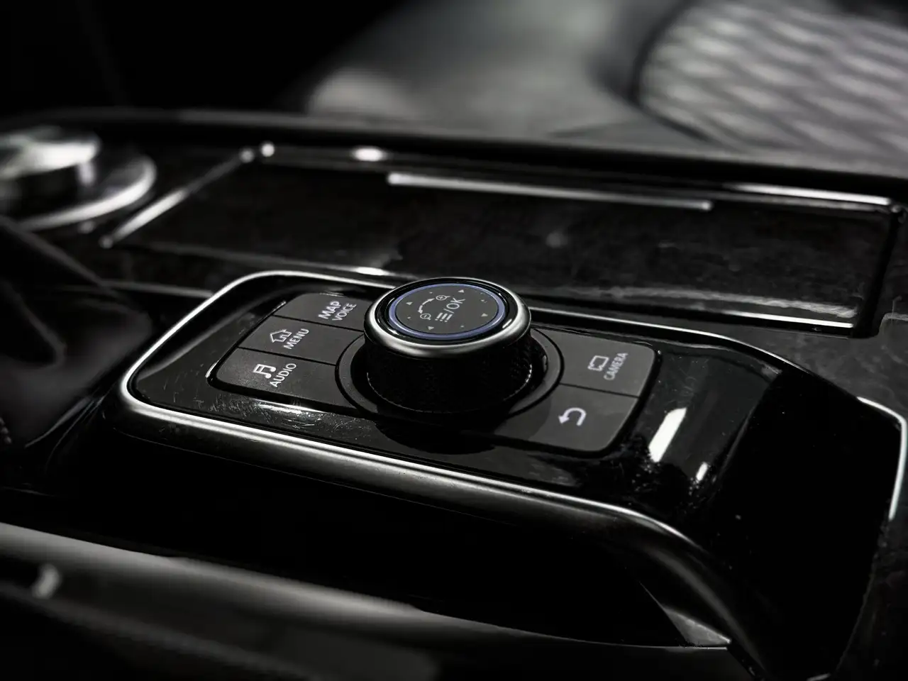 Infiniti QX80 - Image 21