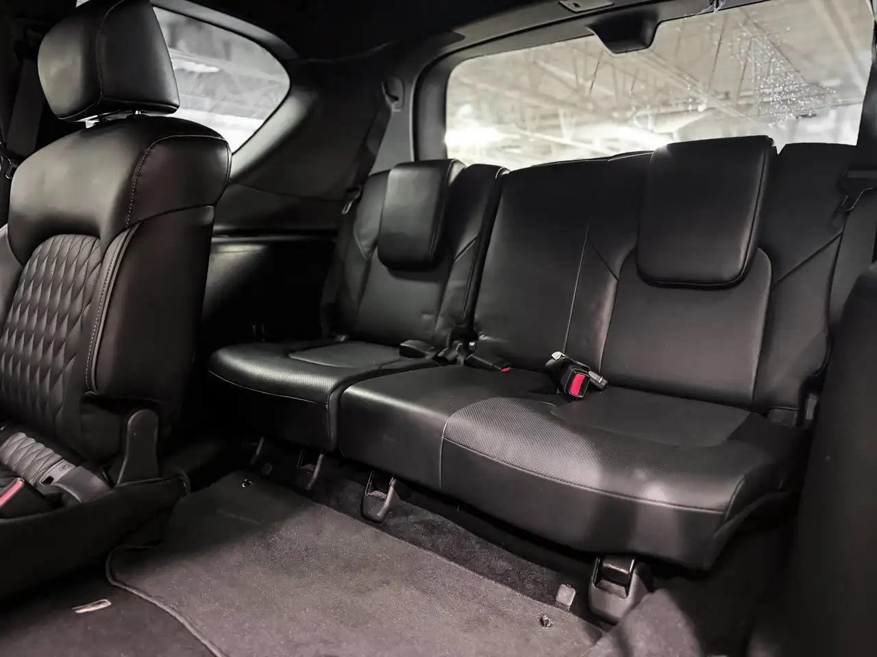 Infiniti QX80 - Image 27