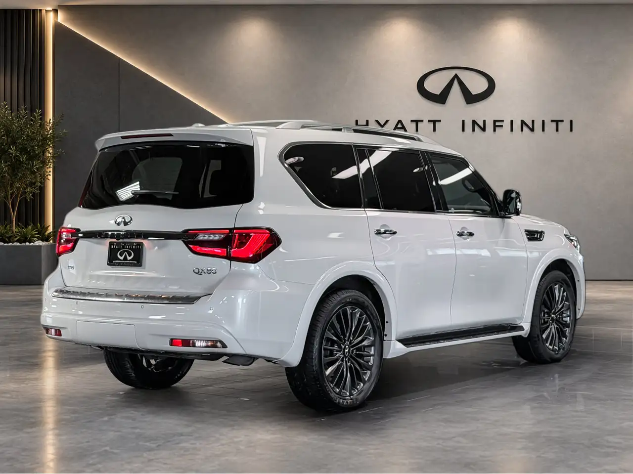 Infiniti QX80 - Image 4