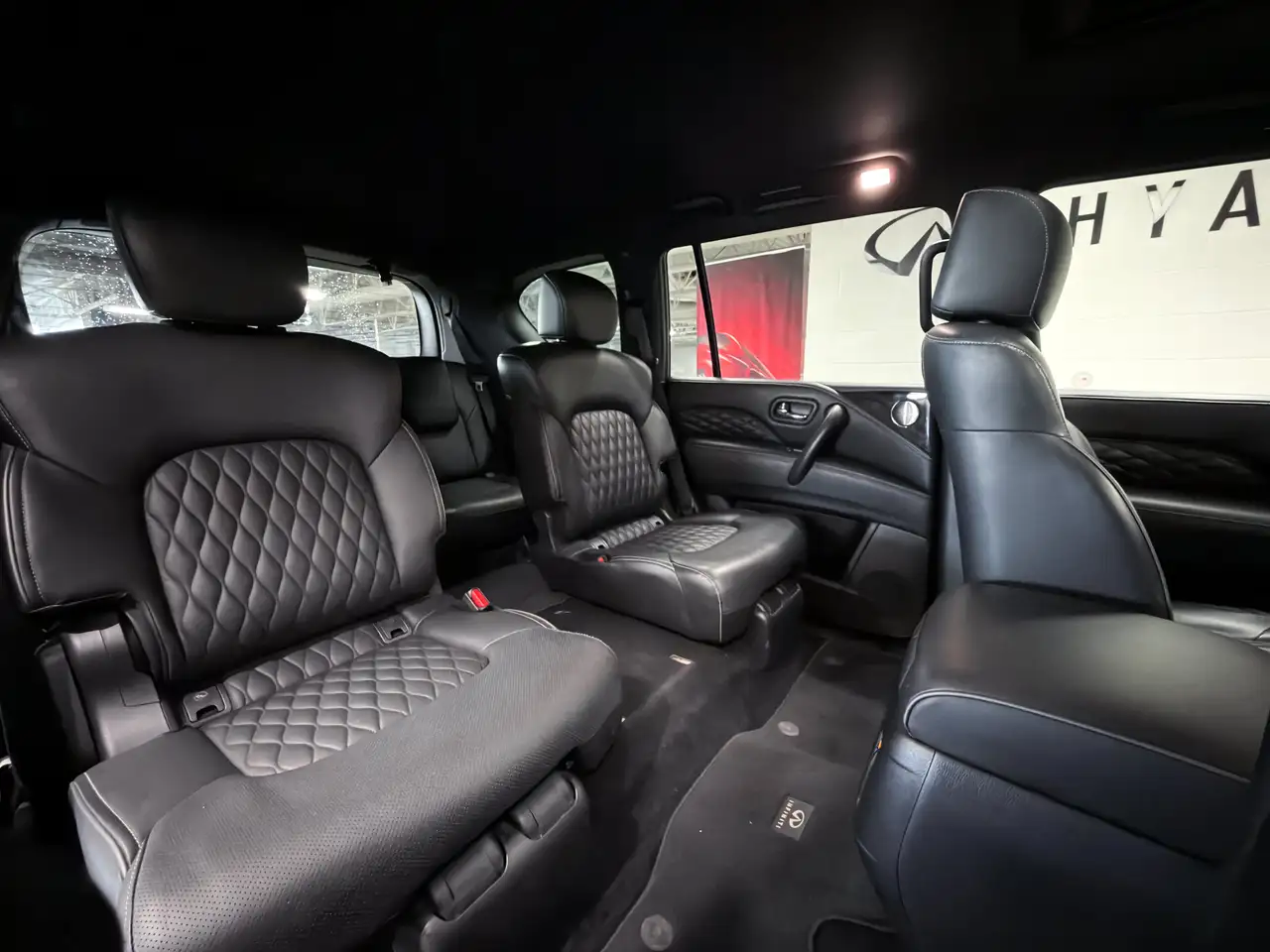 Infiniti QX80 - Image 24