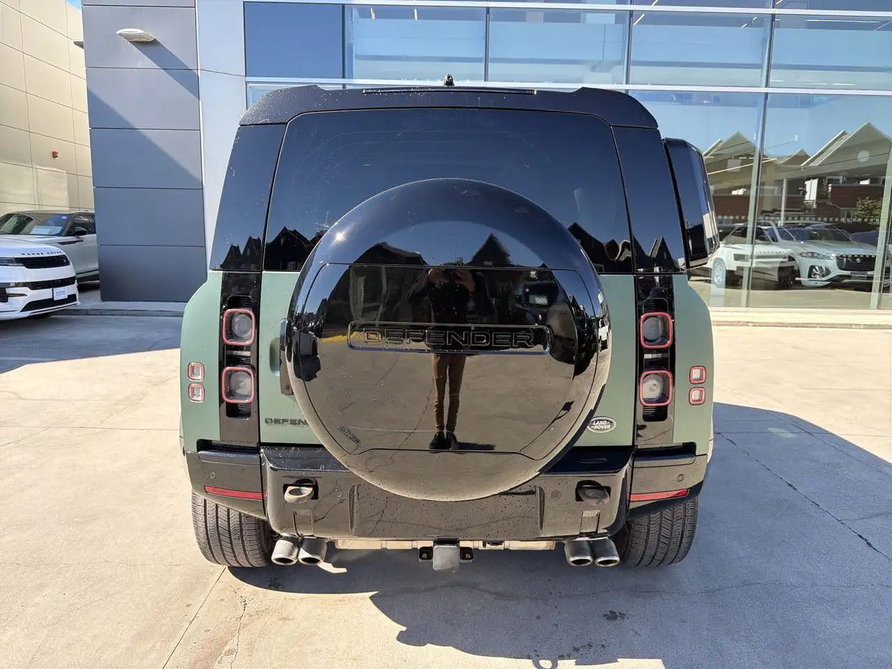 Land Rover Defender - Image 4