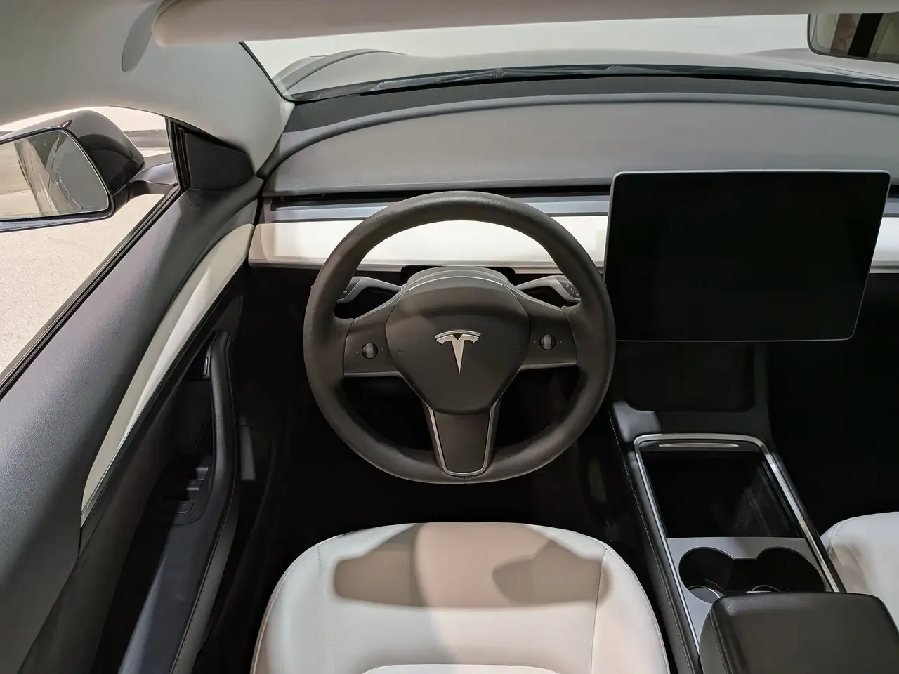 Tesla Model 3 - Image 19