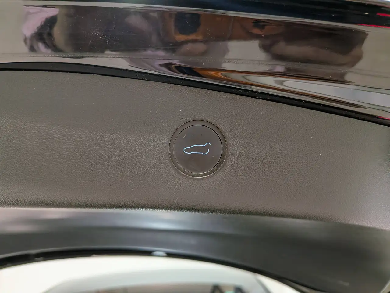 Tesla Model 3 - Image 10