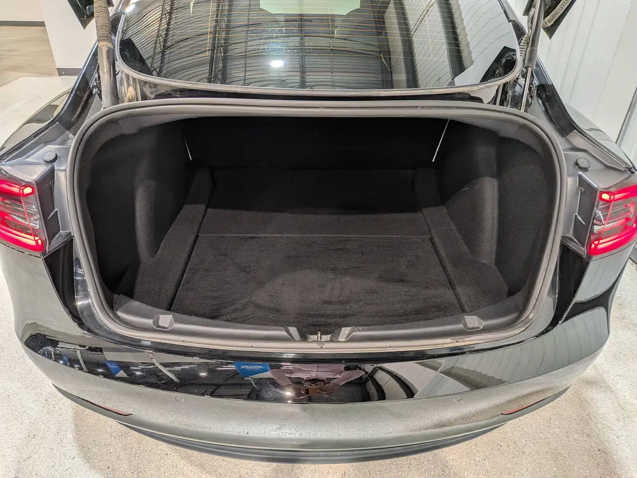 Tesla Model 3 - Image 9