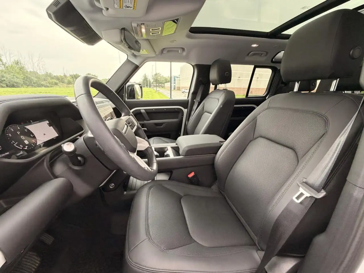 Land Rover Defender - Image 11