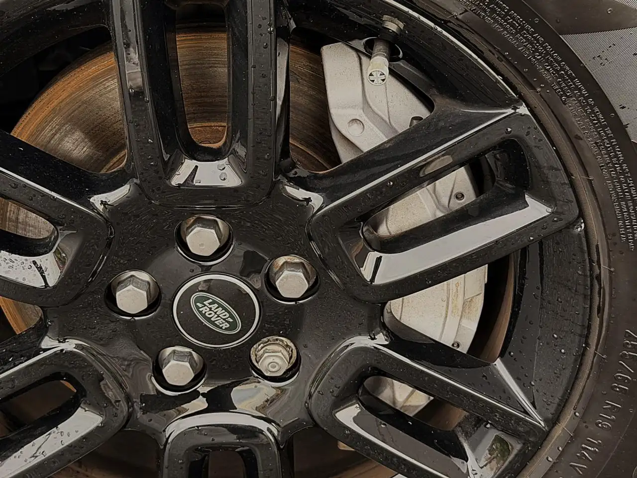 Land Rover Defender - Image 9