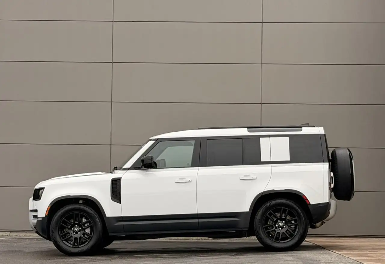 Land Rover Defender - Image 3