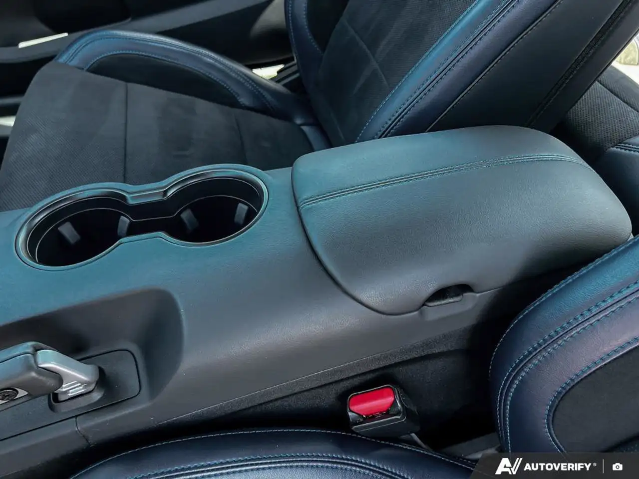 Ford Mustang - Image 25