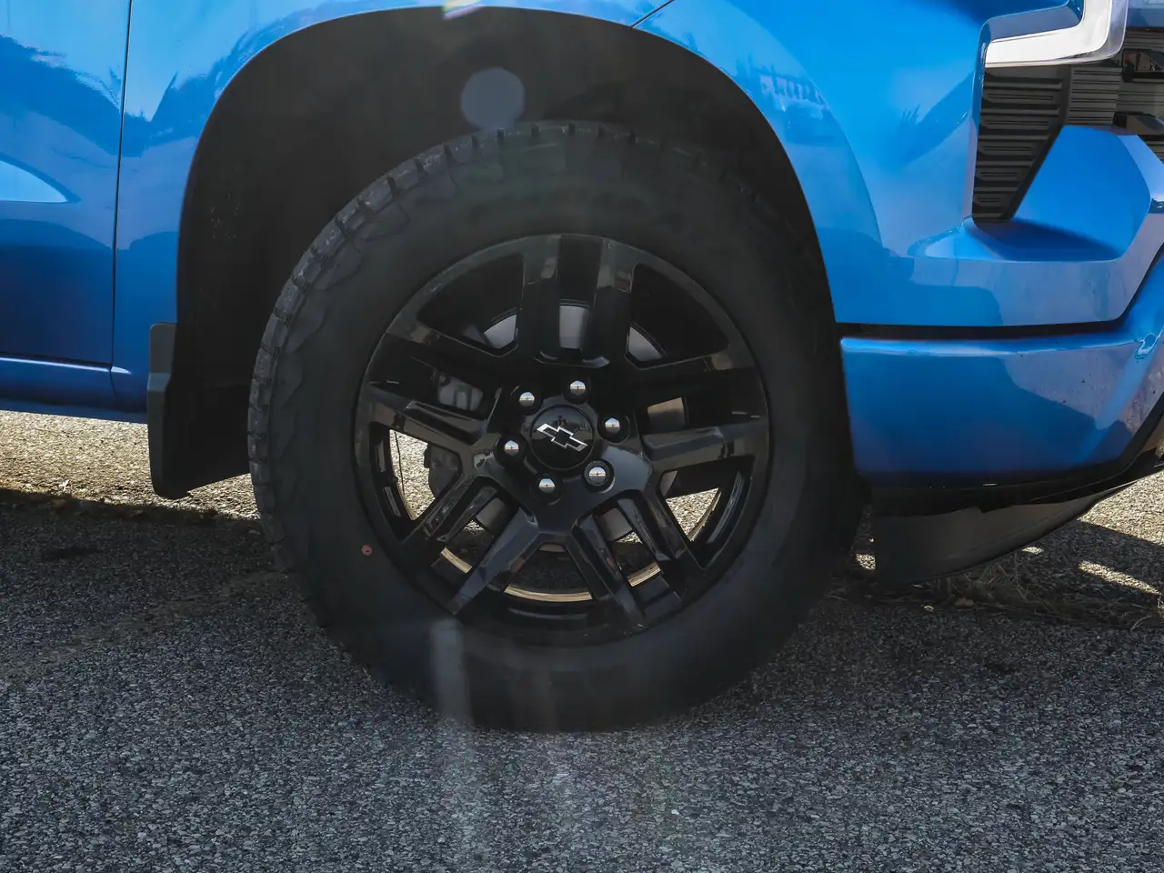 Chevrolet Silverado 1500 - Image 11