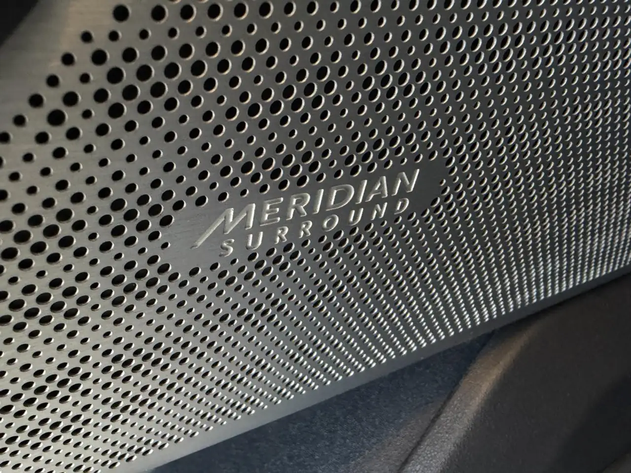 Land Rover Range Rover Velar - Image 10