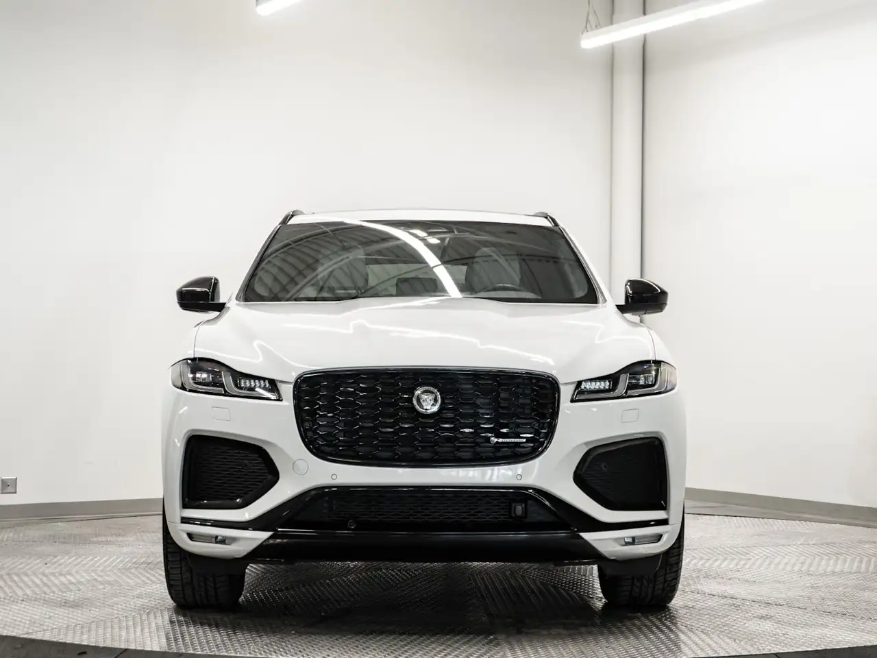 Jaguar F-Pace - Image 8