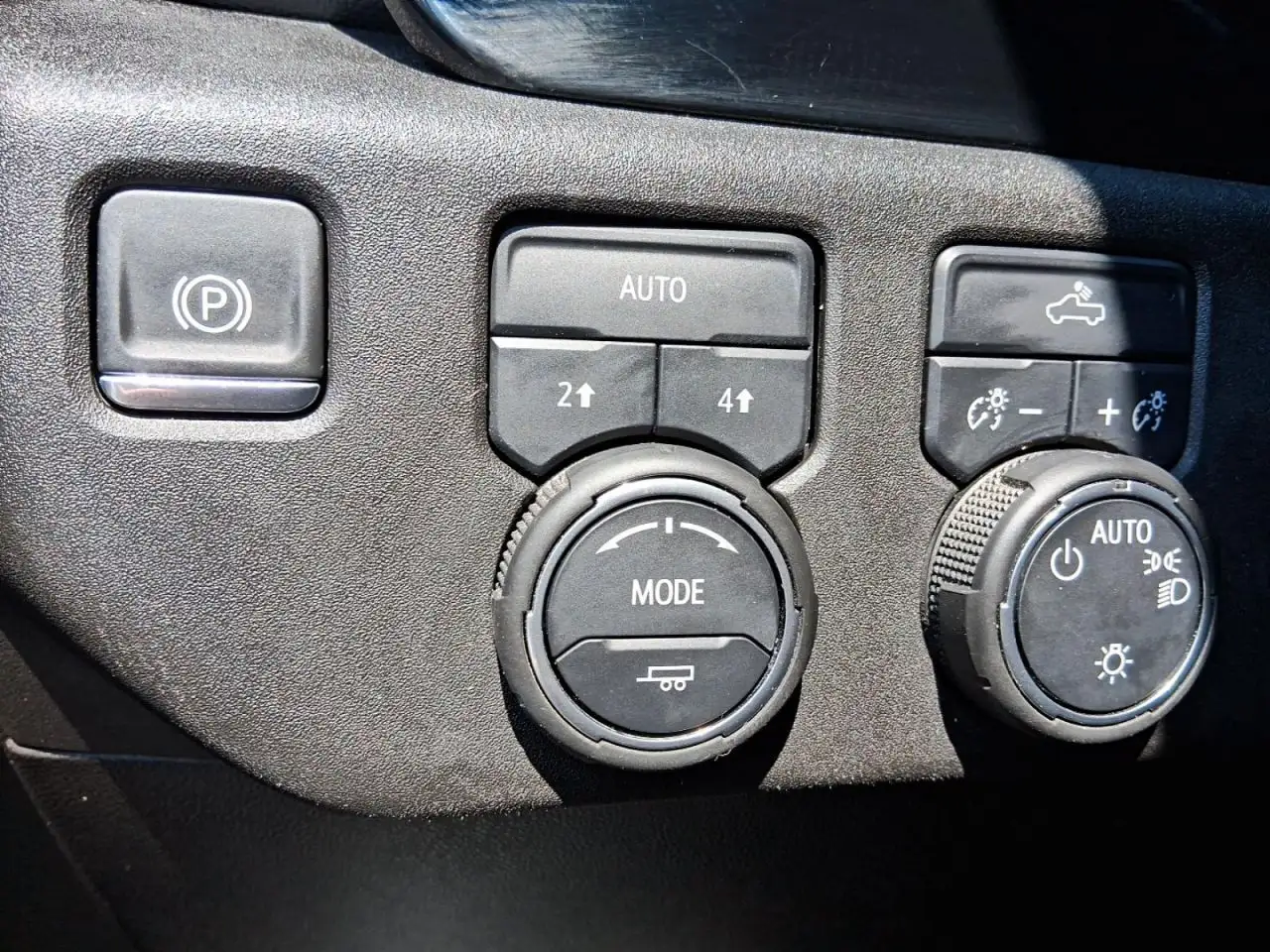 Chevrolet Silverado 1500 - Image 16