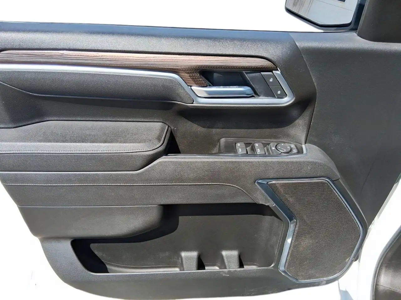 Chevrolet Silverado 1500 - Image 11